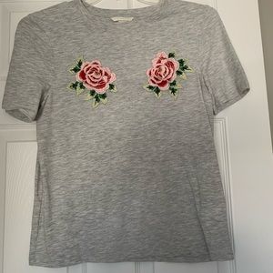 H&M gray rose T-shirt